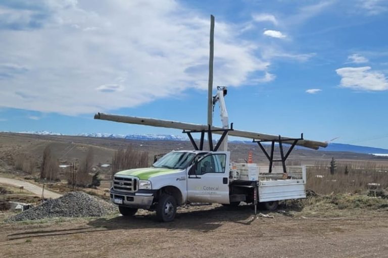 Instalan red de fibra óptica en Tres Lagos