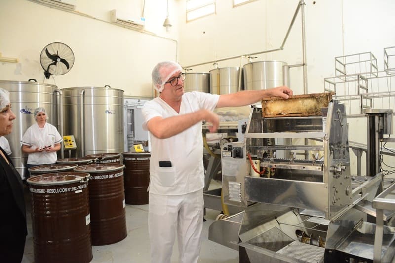 Productores apícolas devuelven un fondo rotatorio con kilos de miel