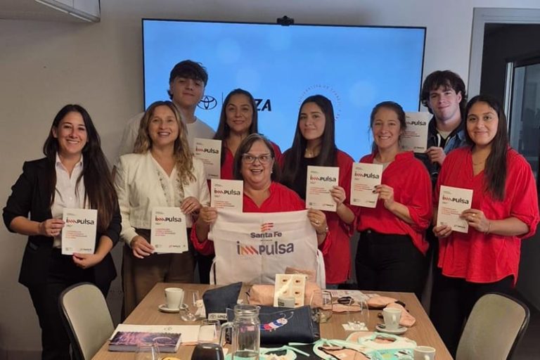 Articulan talleres familiares de confección y panadería