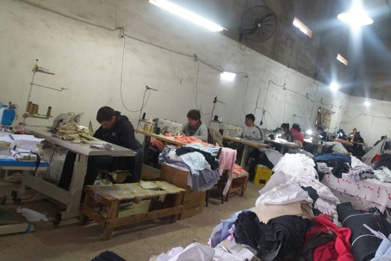 Confeccionan vestuarios para ballets folclóricos