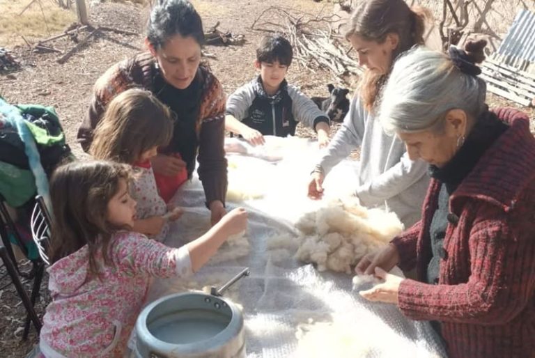 El trabajo de mujeres rurales en el Alto Valle