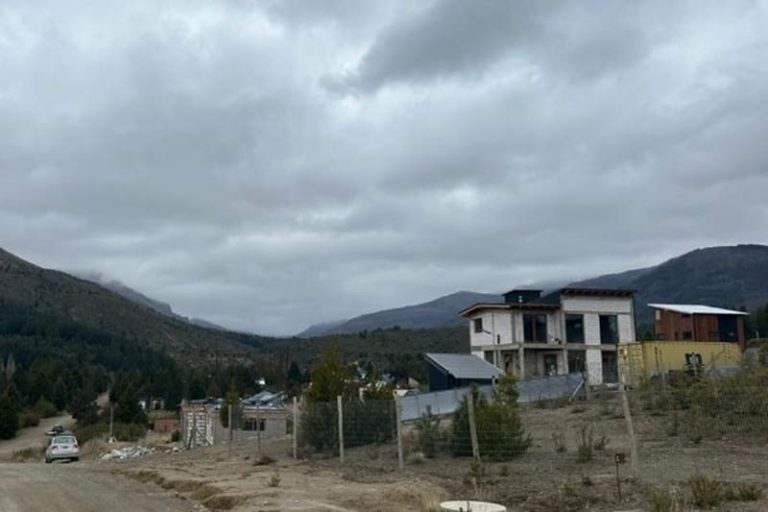 Finalizan obra de agua en loteo comunitario