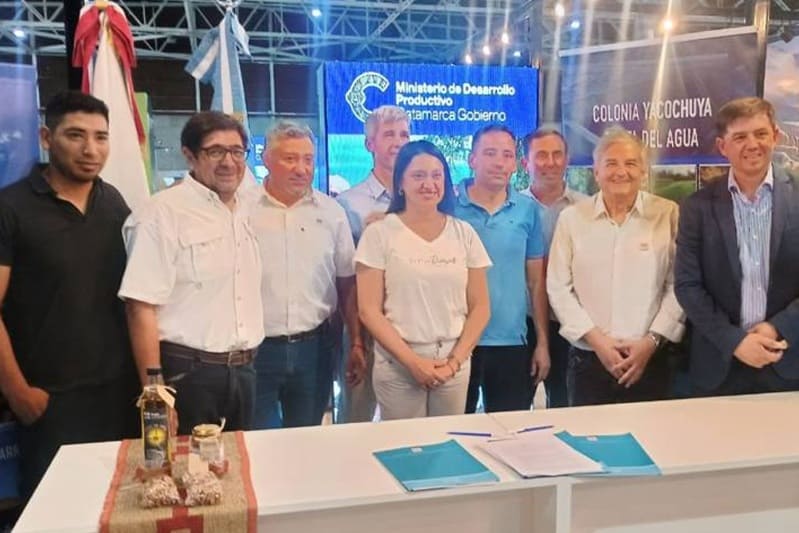 Firman acuerdo para ensayos agrícolas