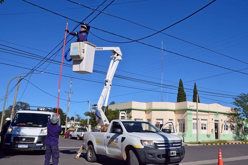 Aceleran migración a fibra óptica en barrios de la capital pampeana
