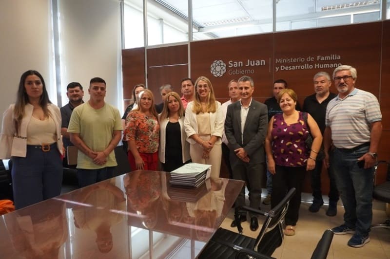 Capacitan a la comunidad en separacion de desechos domiciliarios