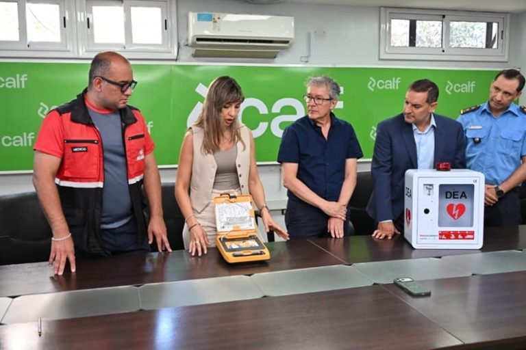 Instalan desfibriladores en comisarías neuquinas