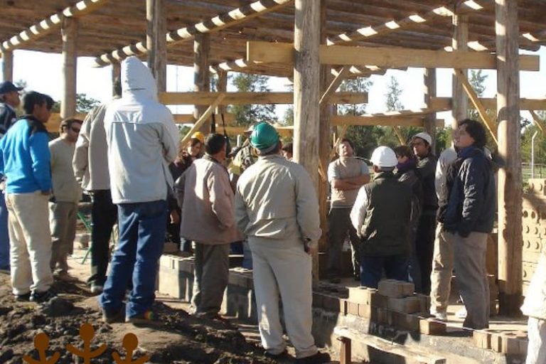 Promueven uso de tierra para mejorar condiciones térmicas en viviendas