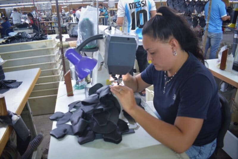 Confeccionan la ropa laboral de la administración pública