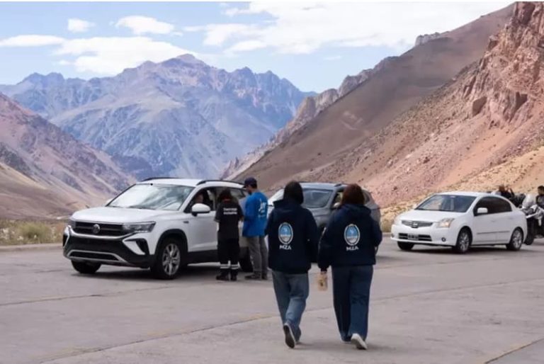 Enseñar a viajeros cómo separar residuos para no contaminar