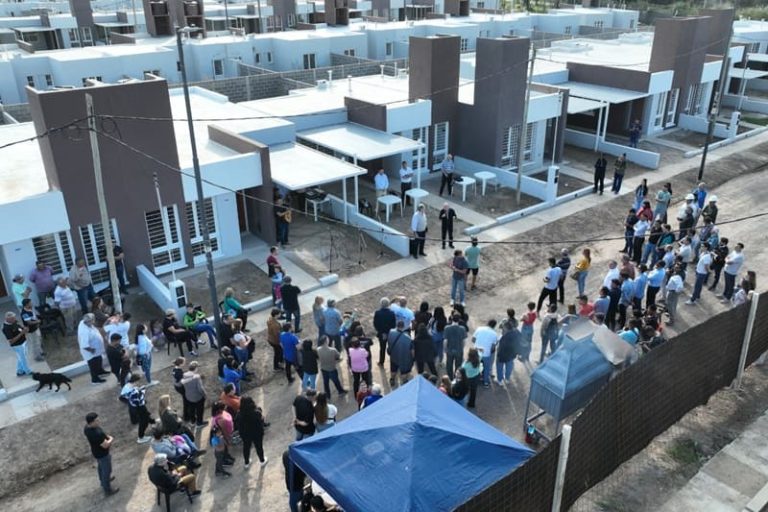 Superaron la entrega de 20 mil viviendas a sectores sin crédito