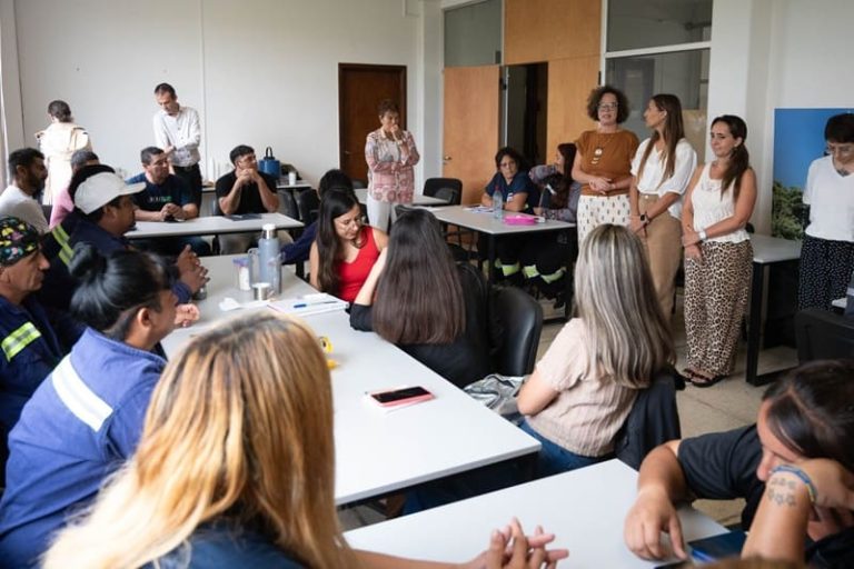 Capacitan en gestión administrativa a recuperadores urbanos
