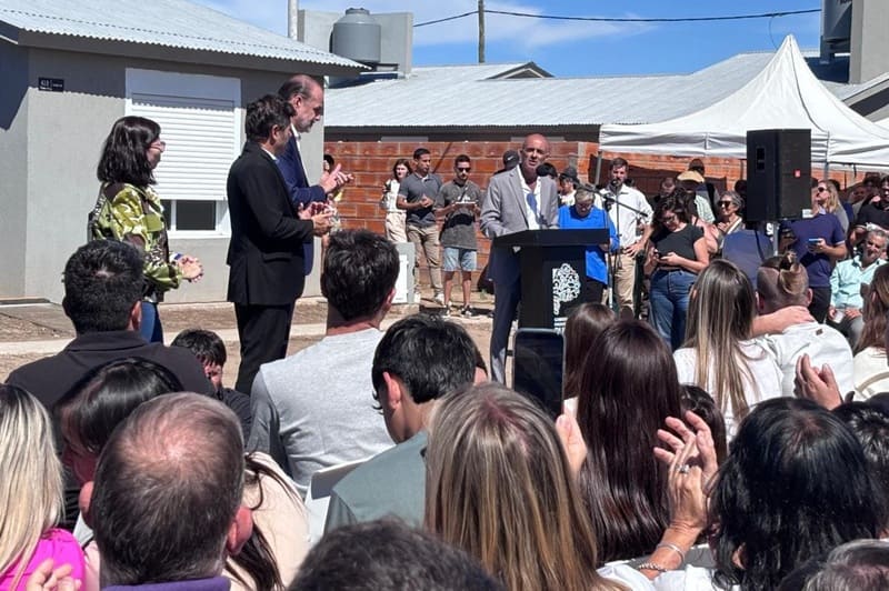 Entregaron 101 viviendas y avanzan con la finalización de otras 44