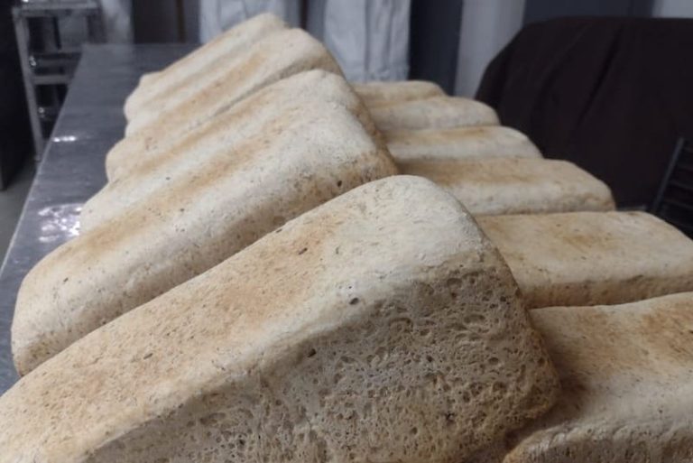 Hornean panes con siete semillas