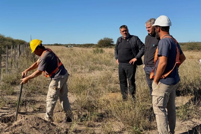 Comenzaron tendido para sumar fibra óptica a La Adela