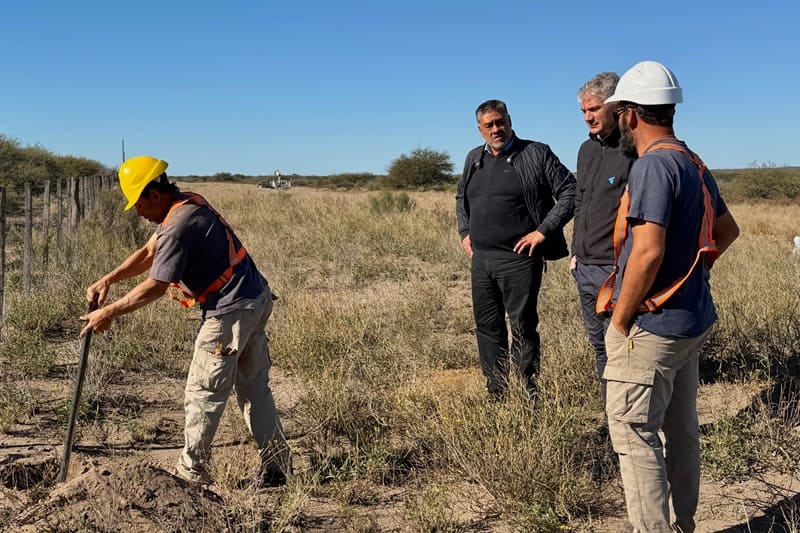 Comenzaron tendido para sumar fibra óptica a La Adela
