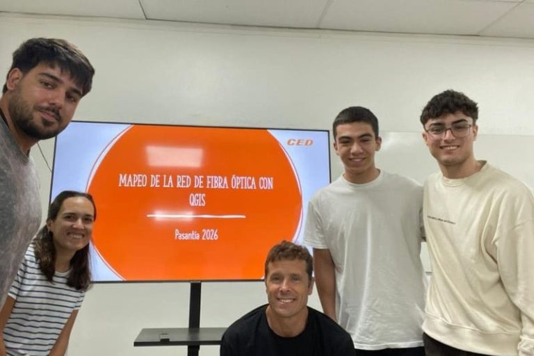 Dictan clases semanales sobre economía solidaria en la escuela