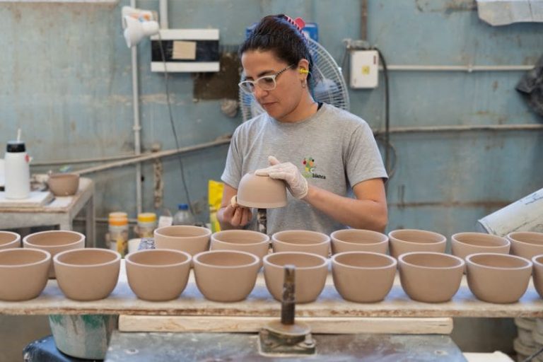 Elaboran barbotina propia para abastecer talleres cerámicos