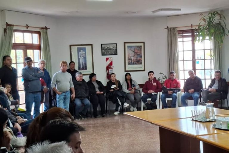 Evitan que jóvenes emigren por estudios
