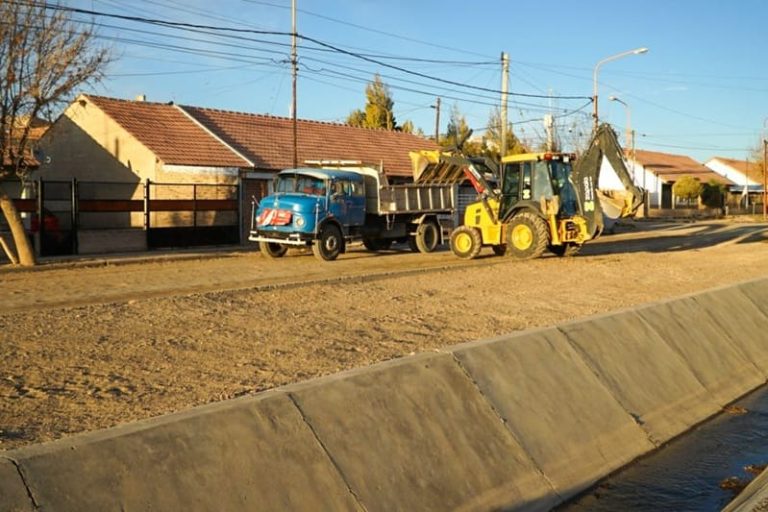 Extienden operativo de limpieza a ciclovía y predio ferroviario en Zapala
