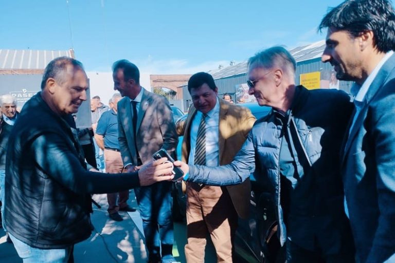 Inauguraron una estación de carga para autos eléctricos en Oliva