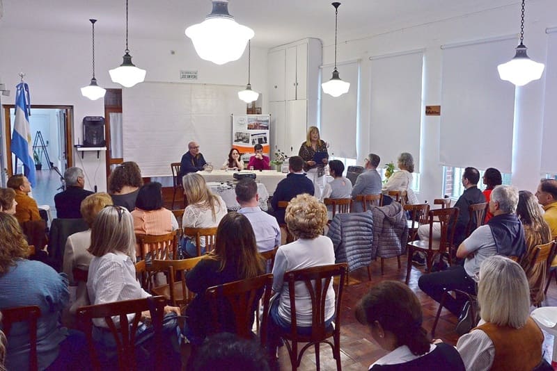 Presentaron reedición de una novela pampeana en una biblioteca centenaria