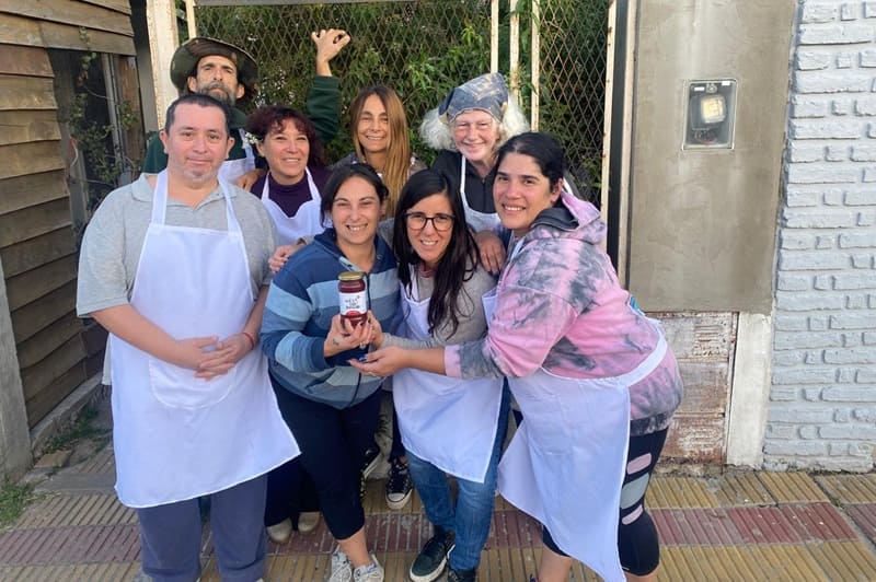 Recuperan frutas de barrios y sierras para elaborar conservas