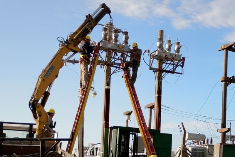 Atienden miles de kilómetros de líneas rurales