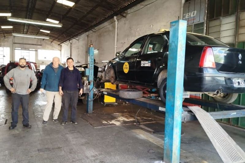 Promueven acuerdos para sostener el servicio de taxis