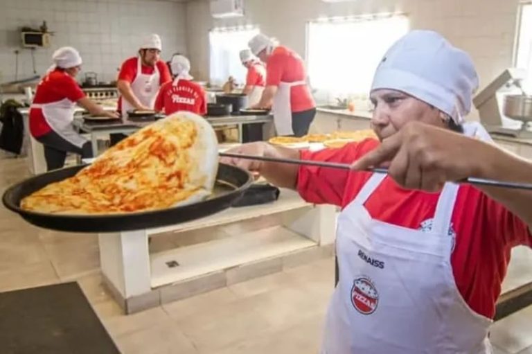 Elaboran 150 prepizzas diarias y amplían la inclusión laboral