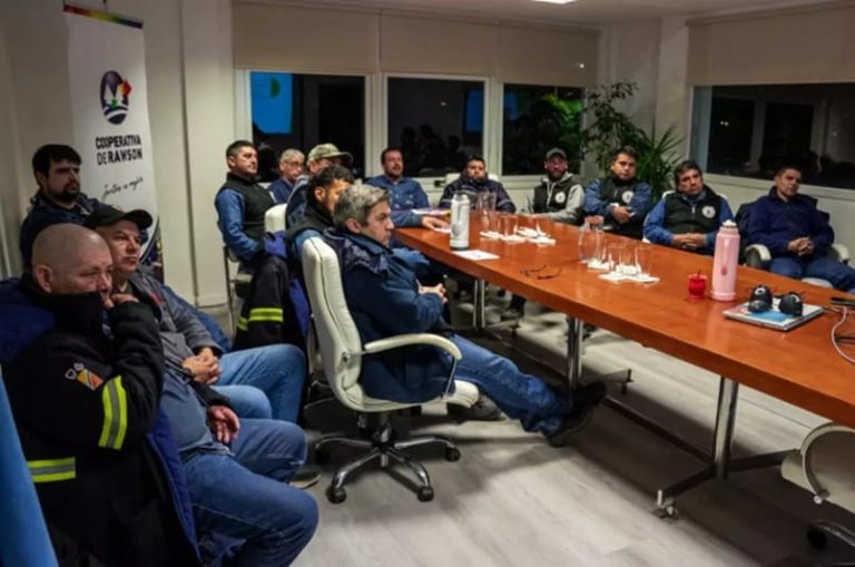 Forman a trabajadores del servicio eléctrico en resolución de fallas