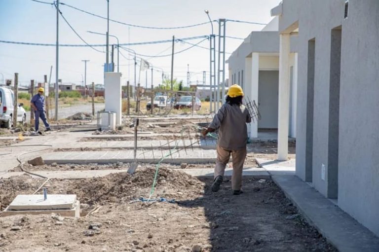 Capacitarán a trabajadores para nuevas obras habitacionales