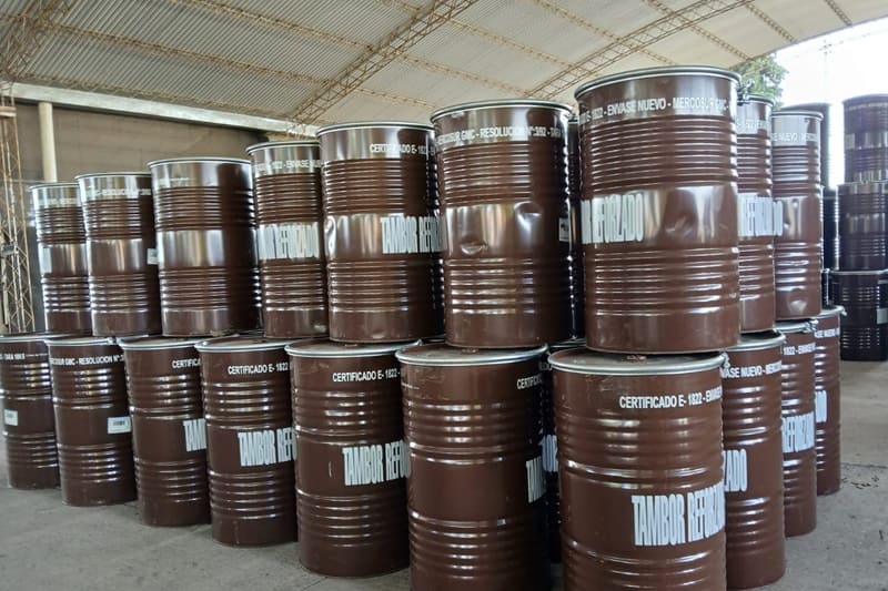 Una sala de extracción reúne a 60 productores apícolas