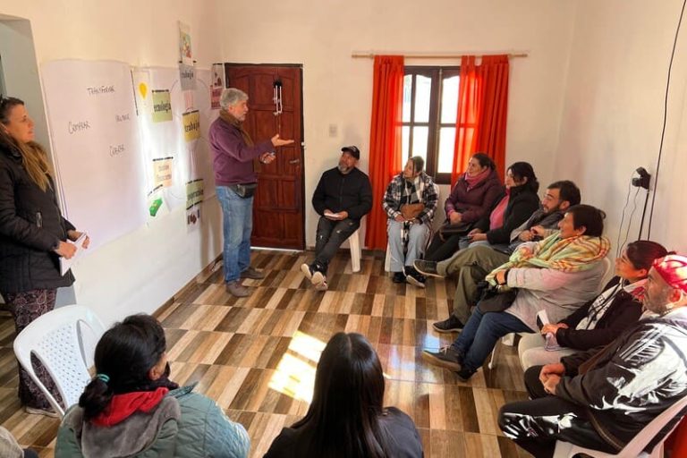 Capacitan a emprendedores para mejorar sus productos