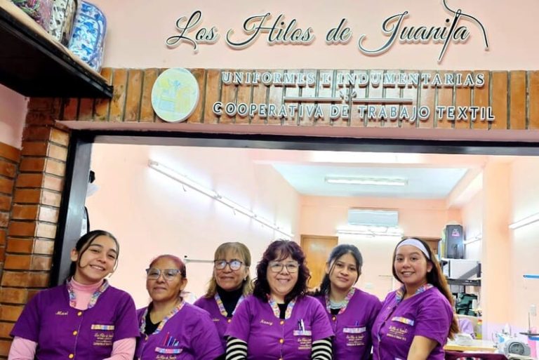 Dictan cursos de corte y confección para ampliar oportunidades laborales