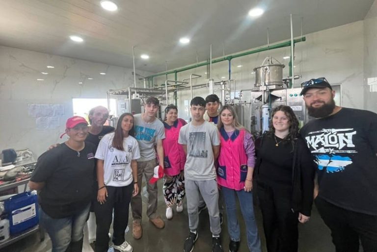 Distribuyen 450 litros de leche en barrios marplatenses