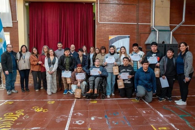 Doce estudiantes completaron un taller para ingresar al mundo laboral