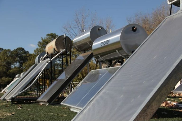 Autorizan a distribuidoras eléctricas comunitarias a generar energías renovables