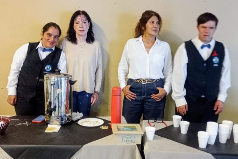 Impulsan la autonomía laboral en un restaurante frente al río
